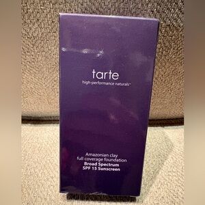 Tarte Amazonian Clay foundation light sand